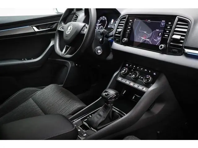 Skoda Karoq 1.5 TSI ACT Style Business | SPORTSTUUR | STOELVERWARMING |  DRAADLOZE LADER | DAB | APP...