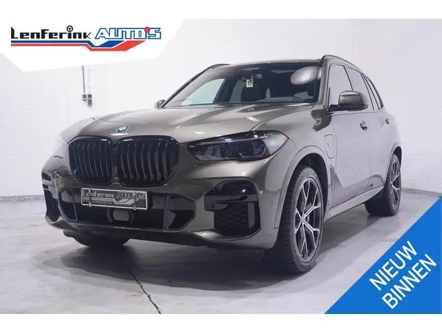 BMW X5 xDrive45e High Executive SOH 95% M-sport Panorama dak Luchtvering Comfort acces Head-up displ...