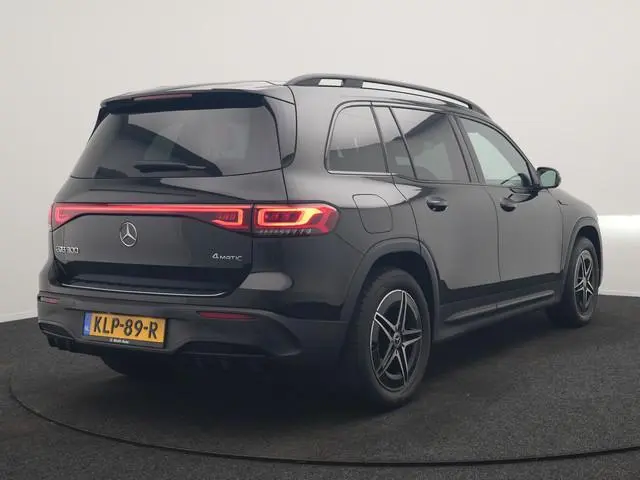 Mercedes-Benz EQB 300 4MATIC AMG Line 69,7 kWh 228pk Dealer O.H. | Camera | MBUX Widescreen Navi | A...