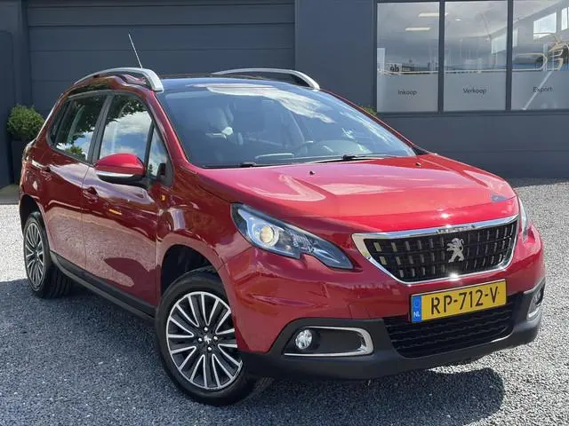 Peugeot 2008 1.2 PureTech Blue Lion 110pk,Carplay,Trekhaak,Pano,Navi,Airco,Cruise,Pdc,N.A.P,Nieuwe A...