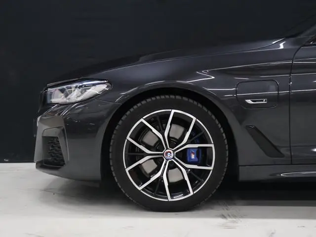 BMW 5-serie Touring 530e M Sport [SCHUIFKANTELDAK, ELEKTRISCHE TREKHAAK, APPLE CARPLAY, STOELVERWARM...