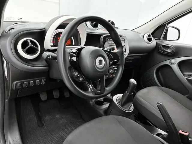 Smart forfour 1.0 Business Solution 5drs. / Airco-ecc. / Cruise control / Radio multimedia / Apk 10-...