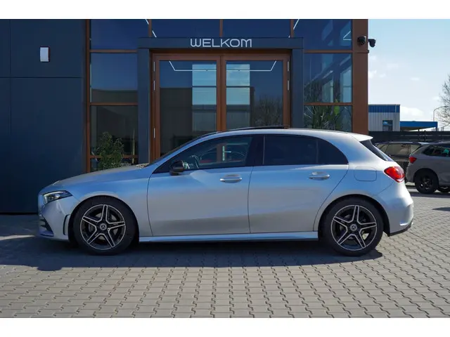 Mercedes-benz A-klasse 180 Bns Solution AMG | Pano | Multibeam | Cruise | Memory | Keyl