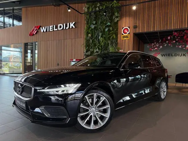 Volvo V60 2.0 T8 Recharge AWD R-Design Panorama schuif trekhaak elektrisch