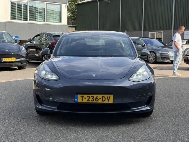 Tesla Model 3 Long Range AWD 75 kWh VAN: 35.900,- VOOR: 33.440,- UW HERFSTVOORDEEL: 2.460,-| FABRIEK...