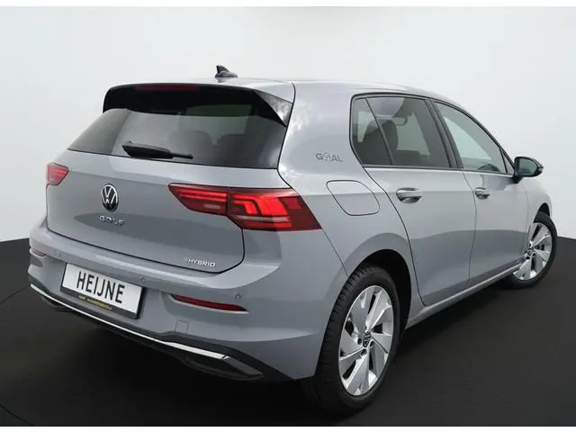 Volkswagen Golf 1.5 eHybrid 204PK PLUG IN. LIFE CAMERA/NAVI/HEAD-UP/CARPLAY