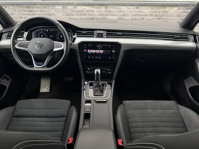 Volkswagen Passat Variant 1.4 TSI PHEV GTE Business | Pano | Elek. Trekhaak | Carplay | LED | Camera...