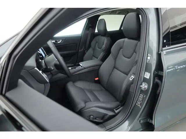 Volvo V60 2.0 T6 Plug-in hybrid AWD Plus Dark | SOH 101.9% | Forest Lake | Pano | Head-Up | Harman K...