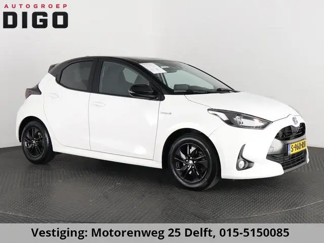 Toyota Yaris 1.5 HYBRIDE BI-TONE SPORTS GARANTIE 6-2031 . ADAPTIEVE CRUISE CONTROL . DEALER ONDERHOU...