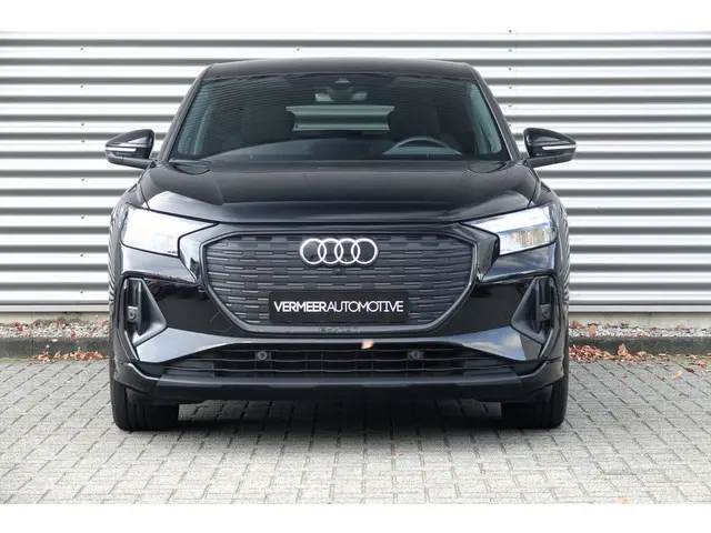 Audi Q4 Sportback e-tron 35 Edition 55 kWh | Camera | Stoelverw. | S-line Exterieur | ACC | Sfeer |