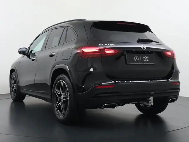 Mercedes-Benz GLA 180 Business Solution AMG | Trekhaak | HUD| Memory | Pano | 360 Camera