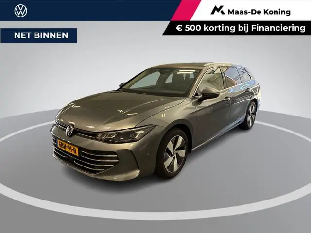 Volkswagen Passat Variant 1.5 eTSI 150pk DSG Elegance Business · Camera · Wegklapbare Trekhaak · App...