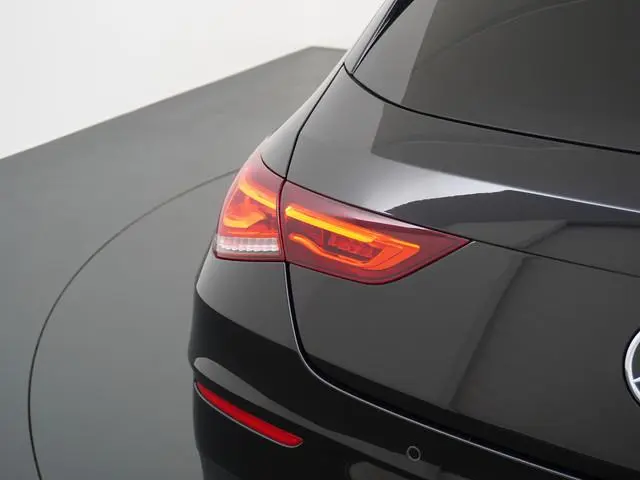 Mercedes-Benz CLA-klasse Shooting Brake 200 AMG 164pk // Panoramadak // Sfeerverlichting // Privacy...