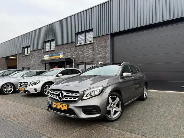 Mercedes-Benz GLA-klasse 250 Premium Plus | 1E EIGENAAR | 3/6/12MND GARANTIE | LED | DAB | TREKHAAK...