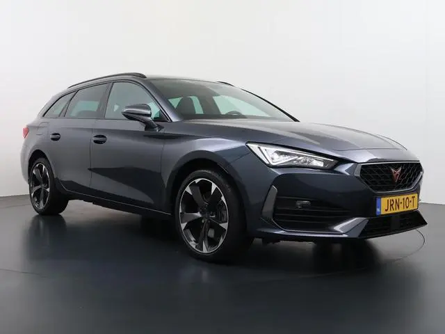 Cupra Leon Sportstourer 1.4 eTSI PHEV FR VAN: 28.900,- VOOR: 24.877,- UW WKVOORDEEL: 4.023,- | 204 P...