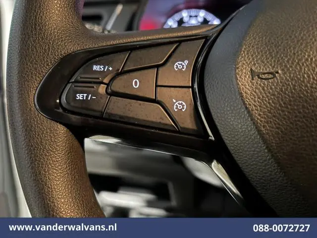 Renault Trafic 2.0 Blue dCi 130pk L2H1 Euro6 Airco | Apple Carplay | LED |  2500kg Trekhaak | Cruise...