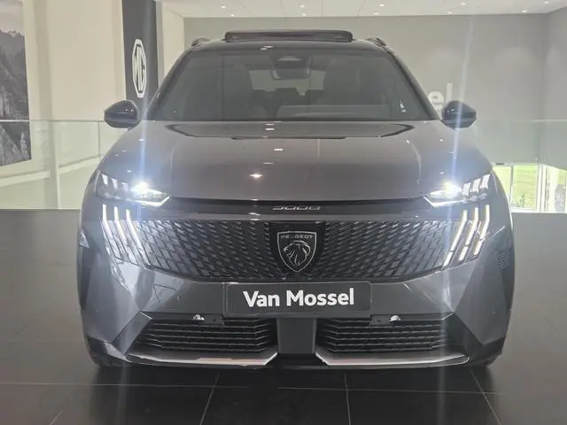Peugeot e-5008