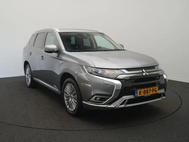 Mitsubishi Outlander 2.4 PHEV Pure+ - RIJKLAARPRIJS - All Seasonbanden - Achteruitrijcamera - Adapti...
