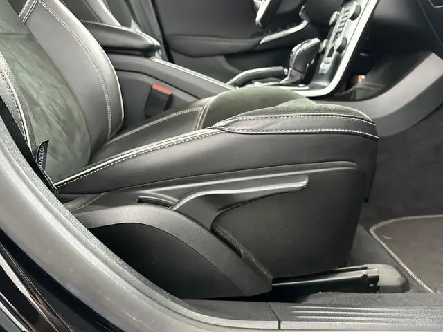 Volvo V40 1.5 T2 Edition R-Design - FULL LED - NAVI - AUTOMAAT - NIEUWE APK