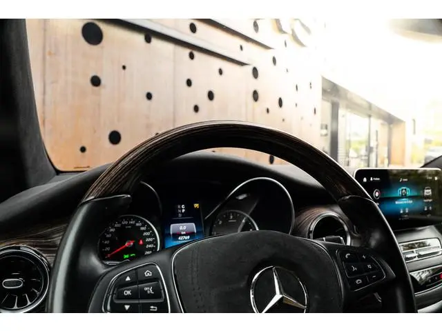 Mercedes-Benz V-klasse 300d 4-MATIC Extra Lang | VIP | Koelbox | TV | Sterrenhemel | Massage |
