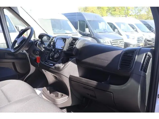 Peugeot Boxer 2.2 BlueHDi 180pk L4 H2 Automaat Airco Navigatie Camera