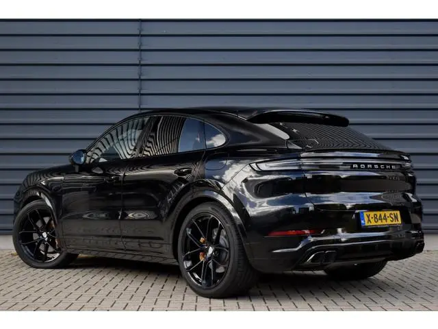 Porsche Cayenne Coupé 3.0 E-Hybrid | Panorama | ACC | 22'' Wielen | Trekhaak | Matrix | Bose | Stuur...