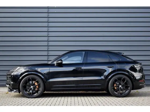 Porsche Cayenne Coupé 3.0 E-Hybrid | Panorama | ACC | 22'' Wielen | Trekhaak | Matrix | Bose | Stuur...