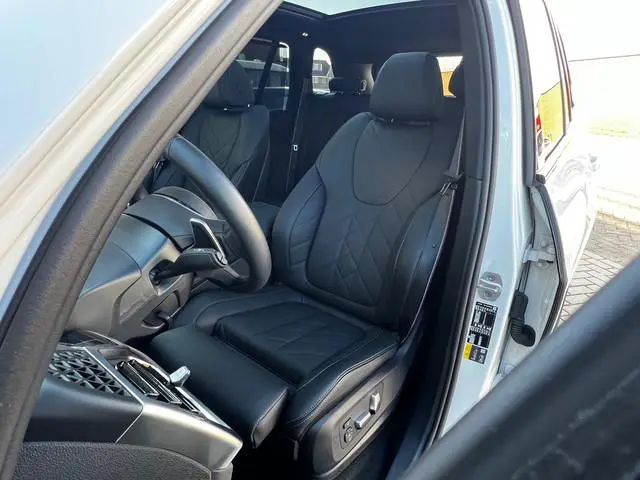 BMW X5 xDrive50e High Executive M Sport /  BMW Nieren Iconic Glow / Head-UP / Panodak / Luchtvering...