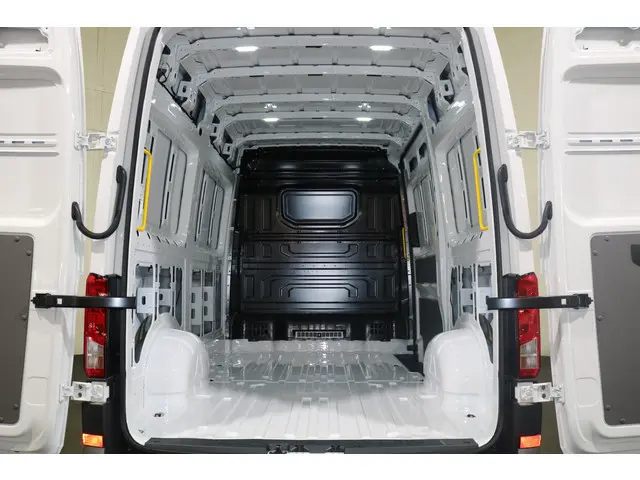 Volkswagen Crafter 2.0 TDI 177pk L3 H3 Automaat Airco Navigatie Apple Carplay Camera