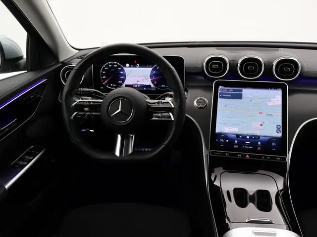 Mercedes-Benz C-klasse 180 AMG LINE SEDAN + SFEERVERLICHTING | CAMERA | STOELVERW.