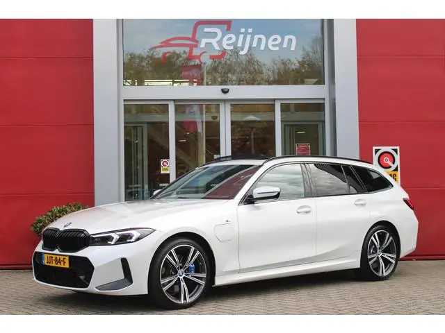 BMW 3-Serie Touring 330e 292PK M-SPORT | PANORAMISCH SCHUIF/KANTEL DAK | M-SPORT PRO-PAKKET | M-SPOR...