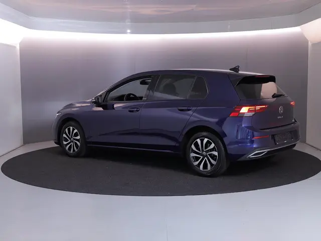 Volkswagen Golf 1.0 eTSI Life Active 110 pk Automaat (DSG) | Verlengde garantie | Navigatie | Parkee...