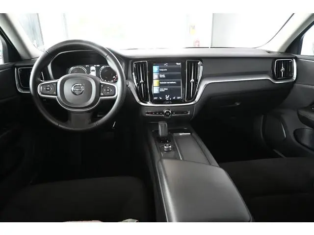 Volvo V60 2.0 B3 Advantage Sport Pack Navigatie Stuur/Stoelverwarming Carplay Dealer Onderhouden! In...