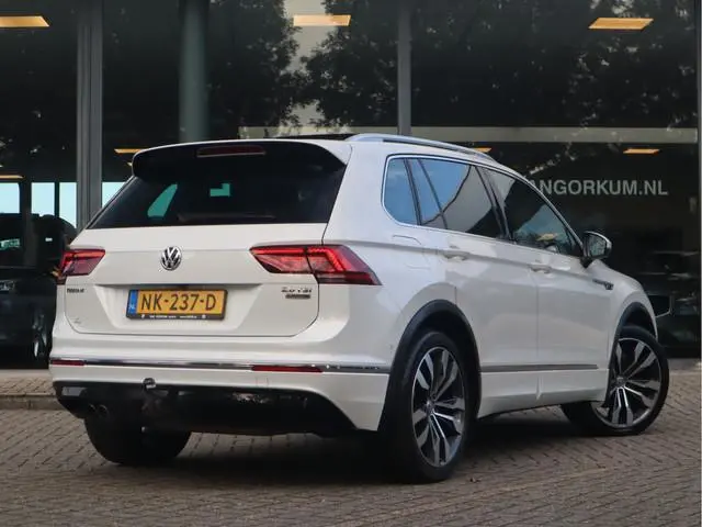 Volkswagen Tiguan 2.0 TSI 4Motion Highline / R-Line Pano / Trekh / Elektr achterklep /Navi / Automaa...
