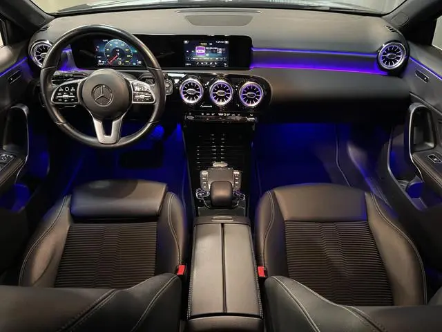Mercedes-Benz A-klasse 180 Advantage 17"/Sfeerverlichting/LED/Climate/Stoelverwarming/Apple Carplay...