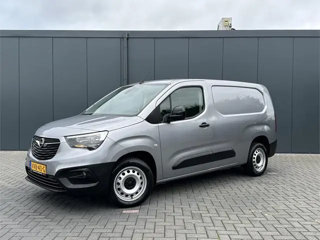 Opel Combo 1.5 BlueHDi 130 PK AUTOMAAT / L2H1 / 1e EIG. / STUURVERW. / CRUISE / AIRCO / APPLE CARPLA...
