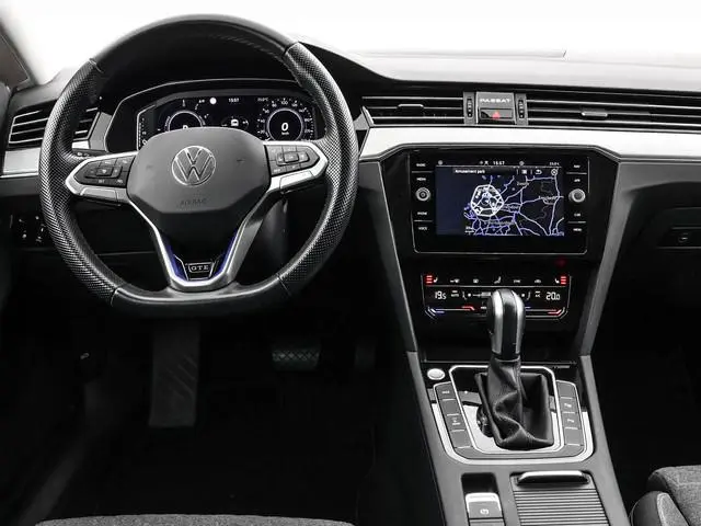 Volkswagen Passat 1.4 TSI 218pk DSG PHEV GTE Business · Camera · Wegklapbare Trekhaak · Apple/Androi...