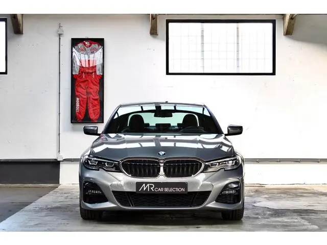 BMW 3-serie 320i High Executive M Sport | Apple Car Play | HUD | Dealer onderhouden