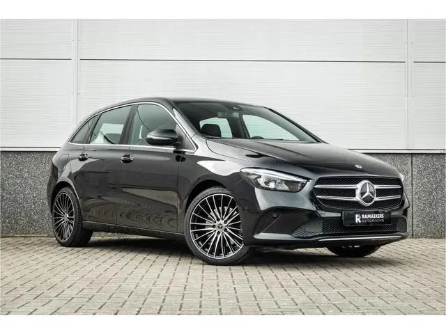 Mercedes-Benz B-klasse 250 e Busin. Sfeerverlichting / Camera / 19inch / Trekhaak