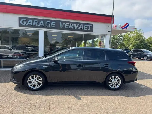 Toyota Auris Touring Sports 1.8 Hybrid Lease