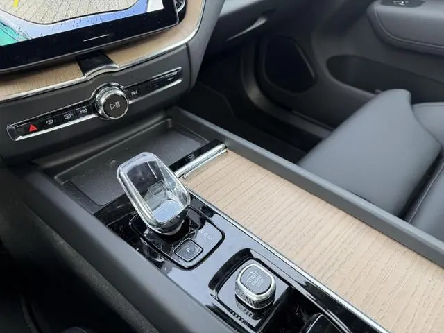 Volvo XC60 2.0 T6 Plug-in hybrid AWD Ultra Bright Facelift model l Luchtvering l Trekhaak l 360