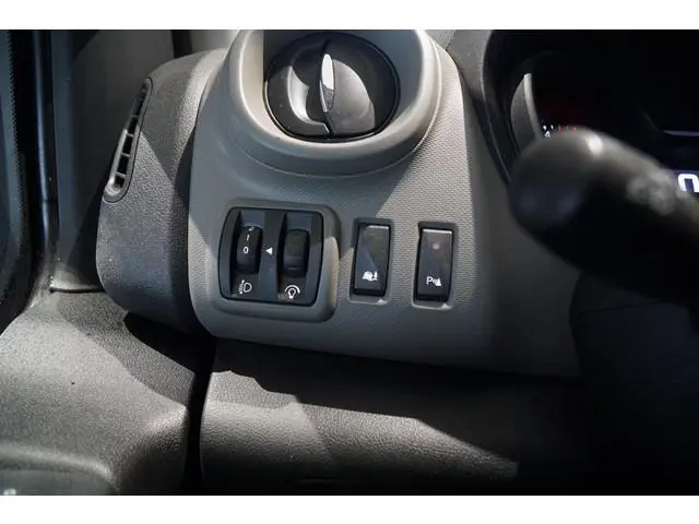 Nissan NV300