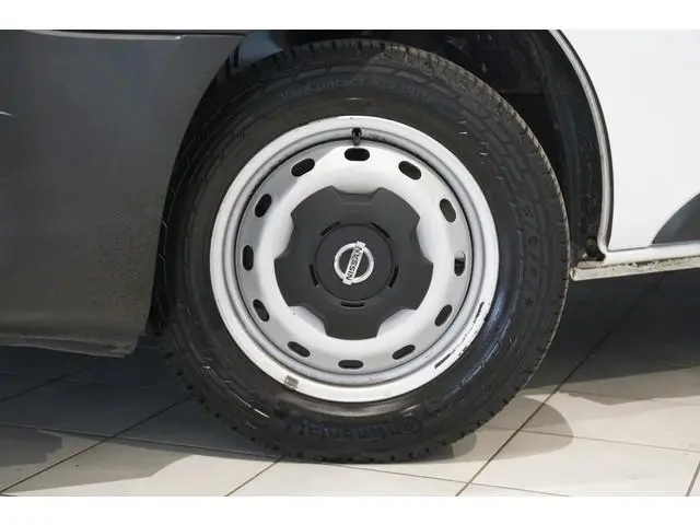 Nissan NV300