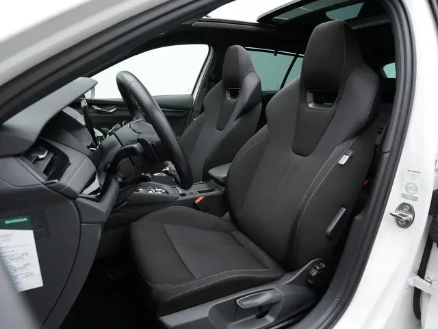 Skoda Octavia 1.4 TSI iV 204 pk PHEV Sportline | Panoramadak | Head-up display | Canton | Stuur-/ach...