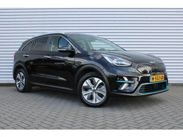 Kia e-Niro DynamicPlusLine 64 kWh | Warmtepomp | Schuif/kantel dak | 17" LM | Airco | Cruise | Navi...