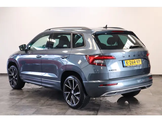 ŠKODA Karoq 1.5 TSI ACT Sportline Business Navi Camera 19'' ACC ECC Canton ! 2e Paasdag geopend van...