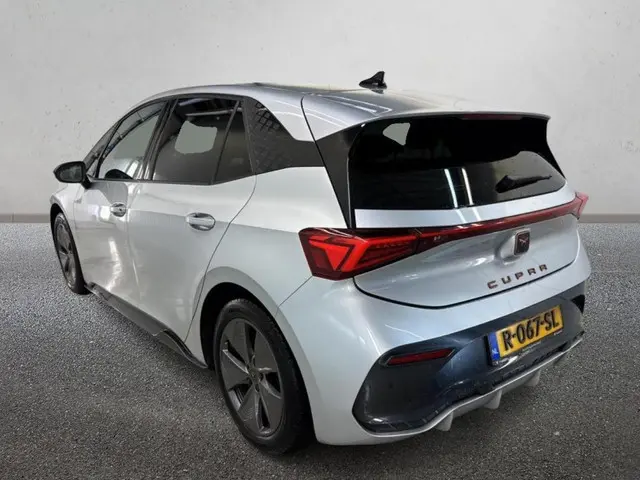 CUPRA Born Business 62 kWh Navigatie Apple Carplay/Android Auto Camera Parkeersensoren Adaptive Crui...