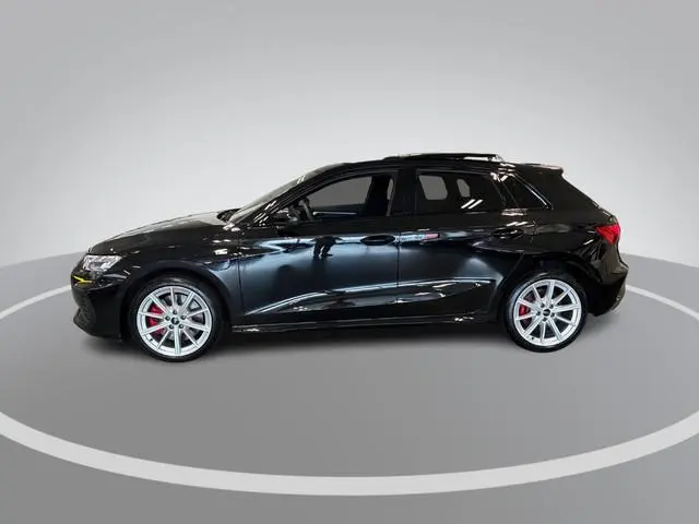 Audi A3 Sportback 45 TFSIe 272pk S-Tronic S edition Competition · Panoramdak · Camera · SONOS Sound...