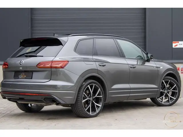 Volkswagen Touareg 3.0 TSi 4MOTION R Trekhaak Luchtvering Camera Nightvision