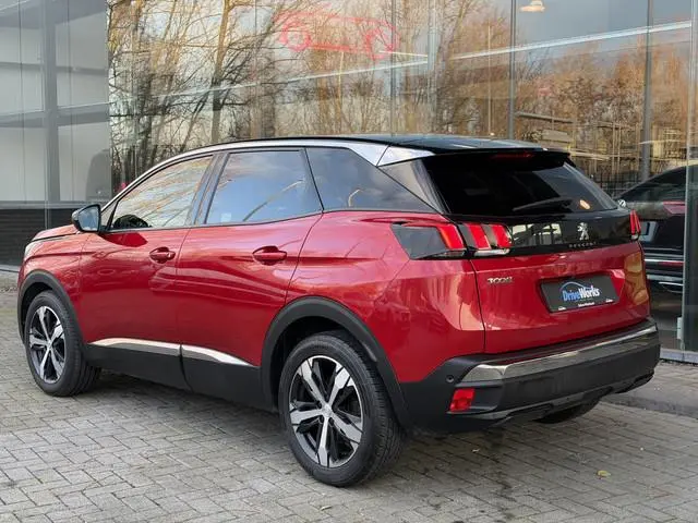 Peugeot 3008 1.2 PureTech Allure | Leer | Weinig Kilometers | Dealer onderhouden | Carplay | Key-les...